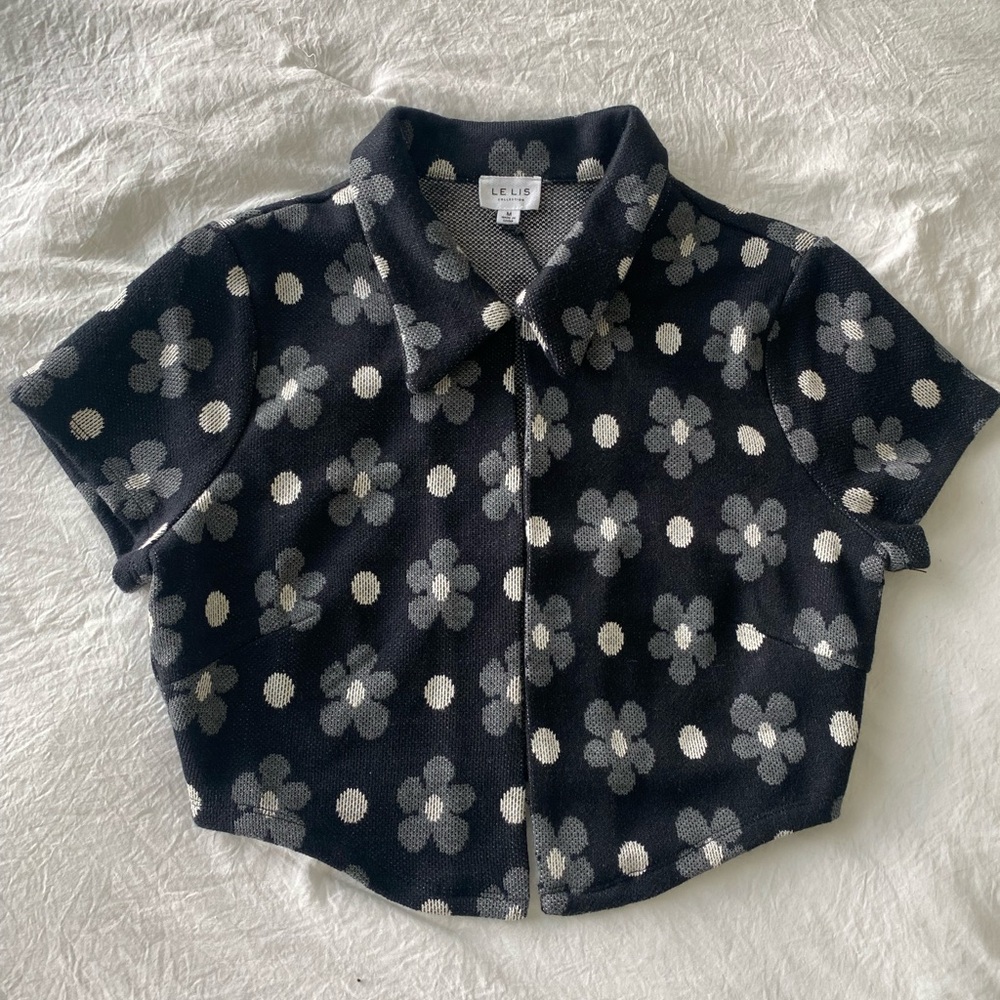Black and white floral collard cropped top